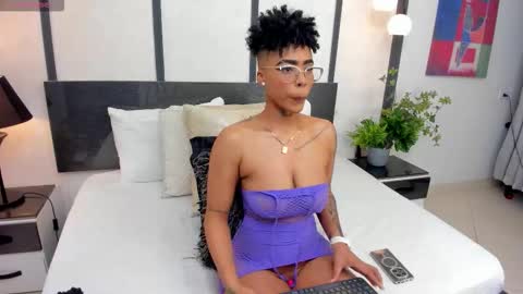  lucia wallace  online show from January 8, 12:57 am