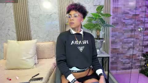  lucia wallace  online show from July 1, 10:31 pm