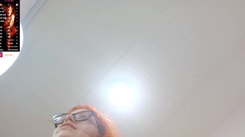 Snapshot of lucie_nicolls chatting on December 4, 11:13 pm Lucie online show from December 4, 11:13 pm