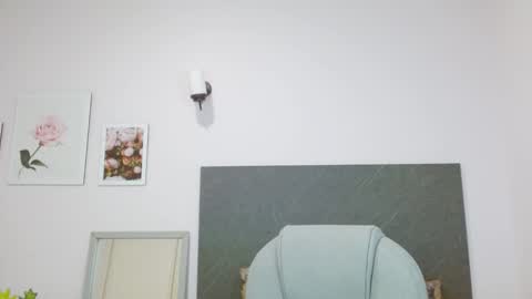 Snapshot of lucie_nicolls chatting on December 11, 8:07 pm Lucie online show from December 11, 8:07 pm