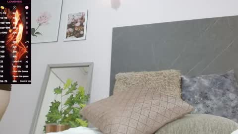 Snapshot of lucie_nicolls chatting on January 2, 10:44 pm Lucie online show from January 2, 10:44 pm