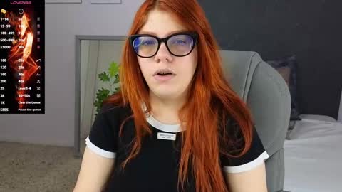 Snapshot of lucie_nicolls chatting on January 3, 7:29 pm Lucie online show from January 3, 7:29 pm