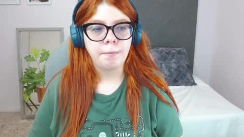 Snapshot of lucie_nicolls chatting on January 10, 10:36 pm Lucie online show from January 10, 10:36 pm