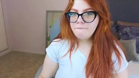 Snapshot of lucie_nicolls chatting on January 12, 7:43 am Lucie online show from January 12, 7:43 am