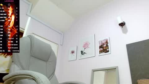 Snapshot of lucie_nicolls chatting on January 21, 12:36 am Lucie online show from January 21, 12:36 am