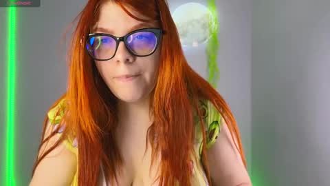 Snapshot of lucie_nicolls chatting on February 10, 7:49 pm Lucie online show from February 10, 7:49 pm