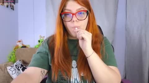 Snapshot of lucie_nicolls chatting on March 3, 4:03 am Lucie online show from March 3, 4:03 am