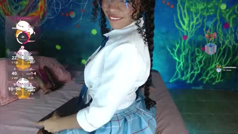 Snapshot of lucie_petite chatting on October 27, 6:45 pm Lucie - online show from October 27, 6:45 pm