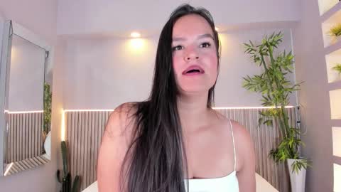 Snapshot of luciemillerr chatting on February 7, 5:38 pm lucie online show from February 7, 5:38 pm