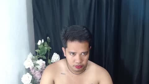 Luciferhotcum online show from February 25, 11:30 am