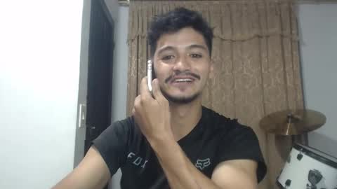 Snapshot of lucifferr_ chatting on December 14, 11:09 pm leonel online show from December 14, 11:09 pm