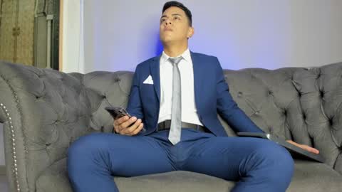 Snapshot of lucii_fer_ chatting on January 6, 11:51 am Leo online show from January 6, 11:51 am