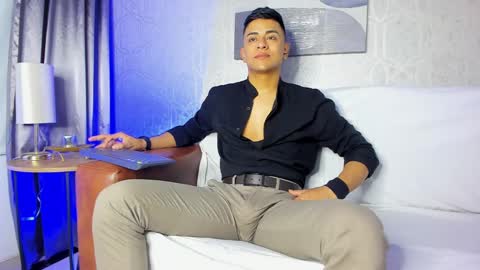 Snapshot of lucii_fer_ chatting on January 11, 11:02 am Leo online show from January 11, 11:02 am