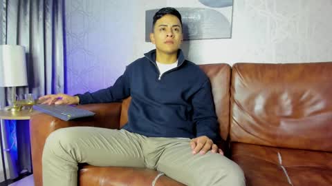 Snapshot of lucii_fer_ chatting on January 17, 10:55 am Leo online show from January 17, 10:55 am