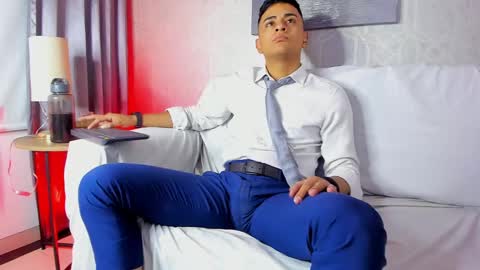 Snapshot of lucii_fer_ chatting on January 21, 2:26 pm Leo online show from January 21, 2:26 pm