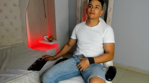 Snapshot of lucii_fer_ chatting on February 1, 11:42 am Leo online show from February 1, 11:42 am