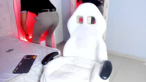 Snapshot of lucii_fer_ chatting on February 2, 11:42 am Leo online show from February 2, 11:42 am