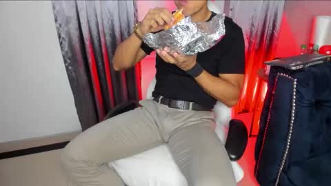 Snapshot of lucii_fer_ chatting on February 5, 11:26 am Leo online show from February 5, 11:26 am