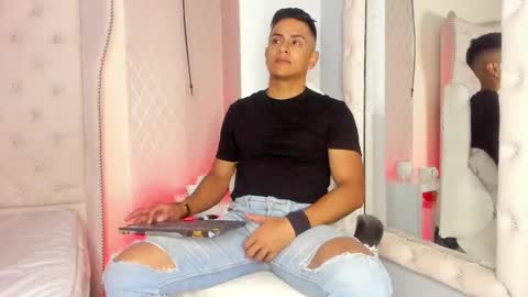 Snapshot of lucii_fer_ chatting on February 10, 11:25 am Leo online show from February 10, 11:25 am