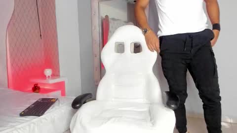 Snapshot of lucii_fer_ chatting on February 11, 11:26 am Leo online show from February 11, 11:26 am