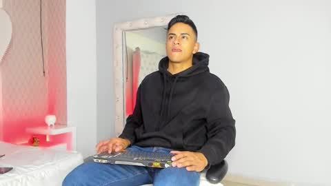 Snapshot of lucii_fer_ chatting on February 13, 11:17 am Leo online show from February 13, 11:17 am