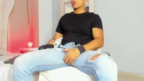 Snapshot of lucii_fer_ chatting on February 15, 11:41 am Leo online show from February 15, 11:41 am