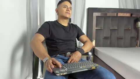 Snapshot of lucii_fer_ chatting on July 27, 12:34 pm Leo online show from July 27, 12:34 pm