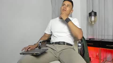 Snapshot of lucii_fer_ chatting on July 28, 12:12 pm Leo online show from July 28, 12:12 pm