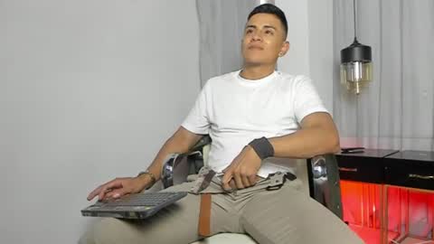 Snapshot of lucii_fer_ chatting on July 28, 12:48 pm Leo online show from July 28, 12:48 pm