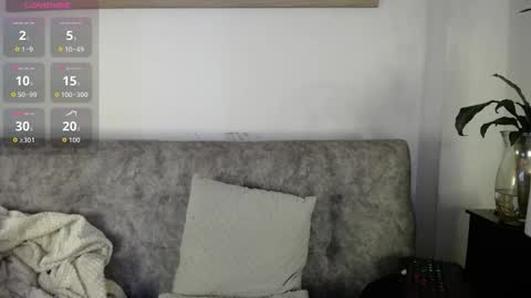 Snapshot of luciiana_lol chatting on February 9, 5:00 am luciiana online show from February 9, 5:00 am