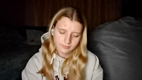 Monika online show from October 19, 8:09 pm