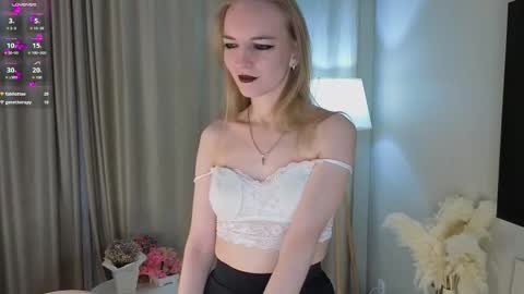 Snapshot of lucille_lighter chatting on October 3, 3:31 pm Lucille online show from October 3, 3:31 pm