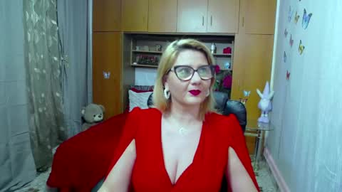 Snapshot of lucillefenlys chatting on January 25, 5:18 am Lucille Fenly online show from January 25, 5:18 am