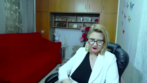 Snapshot of lucillefenlys chatting on February 26, 12:38 am Lucille Fenly online show from February 26, 12:38 am