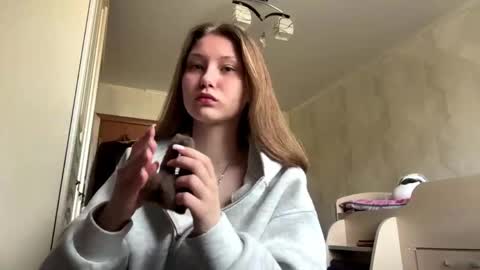 Snapshot of lucindascercy chatting on April 14, 6:08 am Maya online show from April 14, 6:08 am