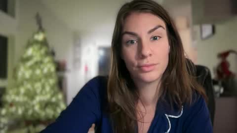 Snapshot of luciousapril chatting on December 1, 3:44 am April online show from December 1, 3:44 am