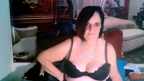 Snapshot of luciousgrace chatting on February 24, 1:46 am Grace online show from February 24, 1:46 am