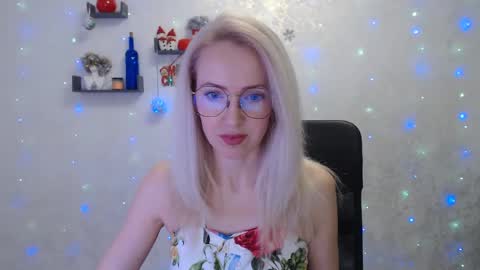 Snapshot of luckcristal chatting on January 9, 2:51 pm Arina online show from January 9, 2:51 pm