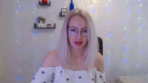 Snapshot of luckcristal chatting on February 21, 1:11 pm Arina online show from February 21, 1:11 pm