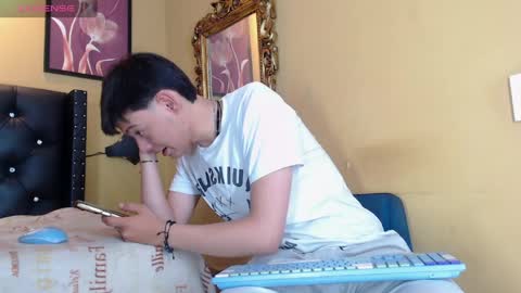 Snapshot of luckk_ chatting on April 4, 5:06 am luckk_ online show from April 4, 5:06 am