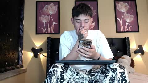 Snapshot of luckk_ chatting on April 9, 4:12 am luckk_ online show from April 9, 4:12 am