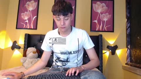 Snapshot of luckk_ chatting on April 10, 5:23 am luckk_ online show from April 10, 5:23 am