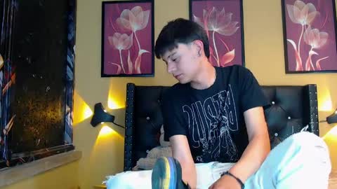 Snapshot of luckk_ chatting on April 12, 5:12 am luckk_ online show from April 12, 5:12 am
