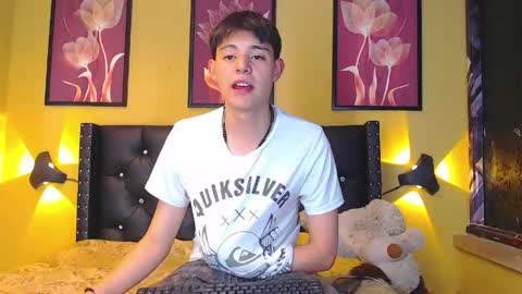 Snapshot of luckk_ chatting on April 14, 5:35 am luckk_ online show from April 14, 5:35 am