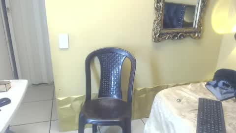 Snapshot of luckk_ chatting on April 23, 6:14 am luckk_ online show from April 23, 6:14 am