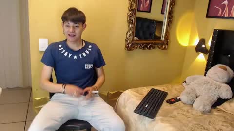 Snapshot of luckk_ chatting on April 28, 4:50 am luckk_ online show from April 28, 4:50 am