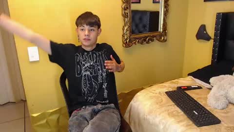 Snapshot of luckk_ chatting on April 30, 5:14 am luckk_ online show from April 30, 5:14 am