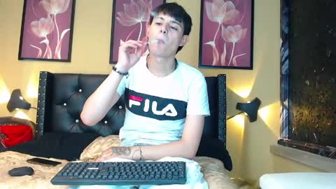 Snapshot of luckk_ chatting on May 5, 4:53 am luckk_ online show from May 5, 4:53 am