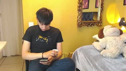 Snapshot of luckk_ chatting on May 8, 4:40 am luckk_ online show from May 8, 4:40 am