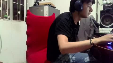 Snapshot of luckk_ chatting on May 11, 5:13 am luckk_ online show from May 11, 5:13 am